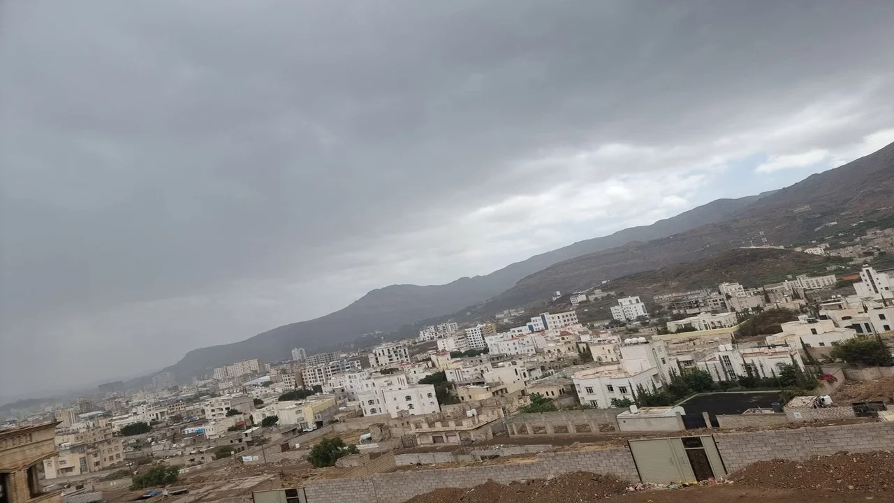 الأرصاد اليمني يحذر من أمطار رعدية غزيرة تضرب المرتفعات خلال الساعات القادمة